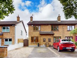 146 Park Drive Avenue, Castleknock, Dublin 15 - End-of-terrace house