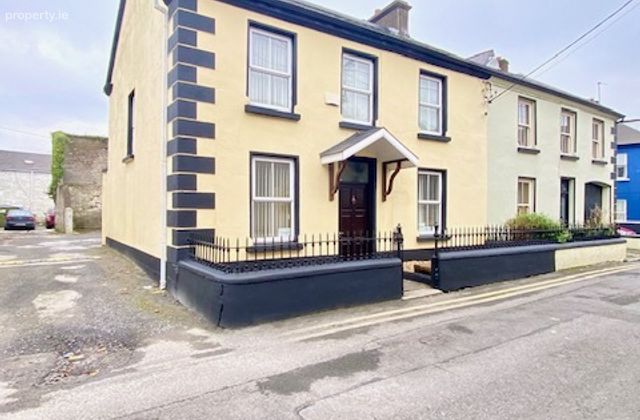 Court Devenish, Athlone, Co. Westmeath - Click to view photos