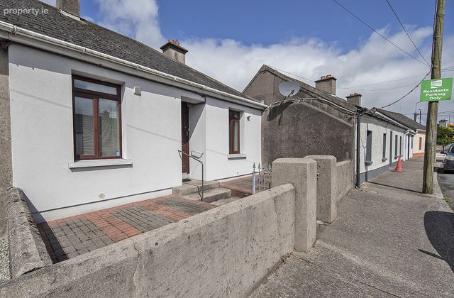 17 Sarsfield Street, Abbeyside, Dungarvan, Co. Waterford - Click to view photos