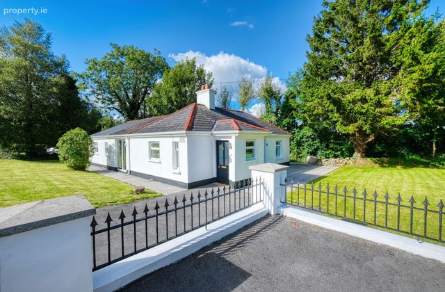 Corner Cottage, Deerpark, Newtownforbes, Co. Longford - Click to view photos