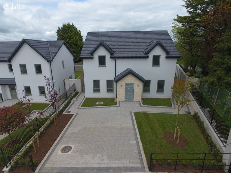 7 Chapel Manor, Dunlavin, Co. Wicklow - Click to view photos