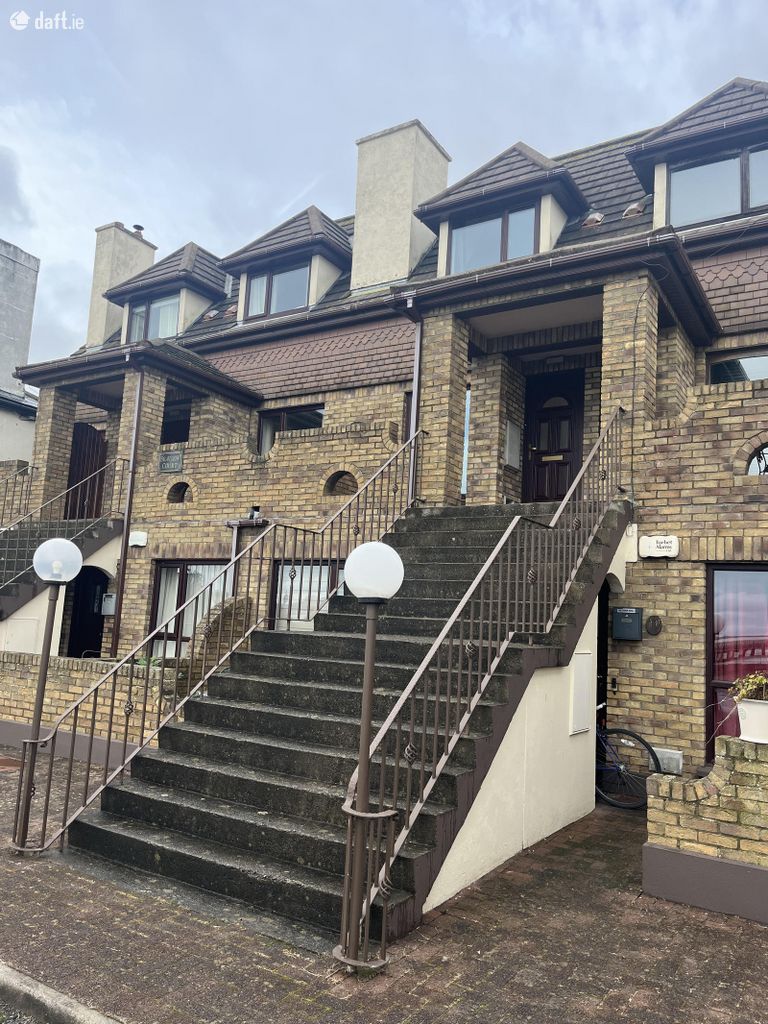 3 Seaview Court, Clontarf Road, Clontarf, Dublin 3 - Click to view photos