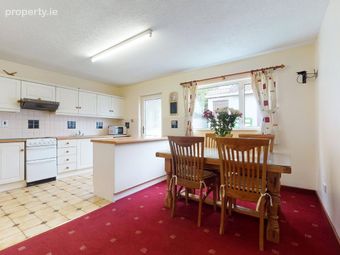 Westview, 1 Viewpoint, Pound Road, Castlebar, Co. Mayo - Image 2