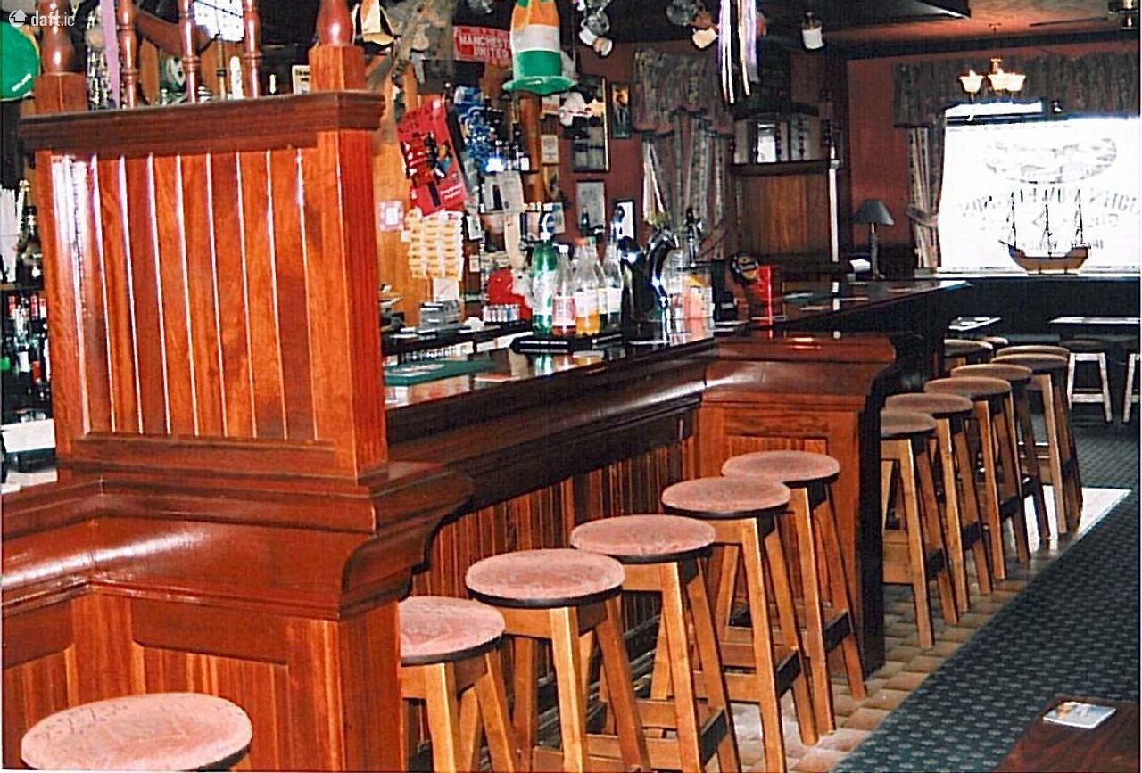 Bobs Bar & Lounge & Next Door Off Licence, 25 Main Street, Gorey, Co. Wexford