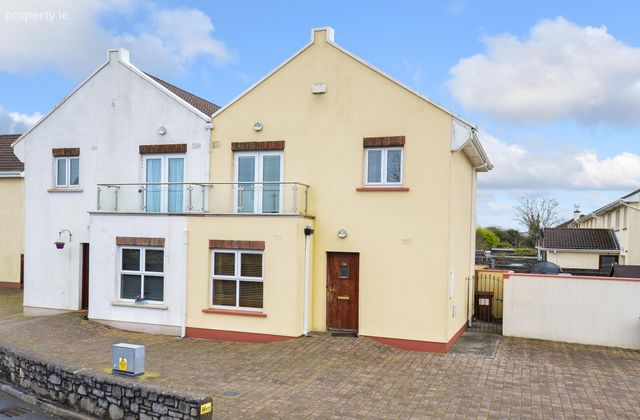 32 An Mhainistir, Lakeview, Claregalway, Co. Galway - Click to view photos