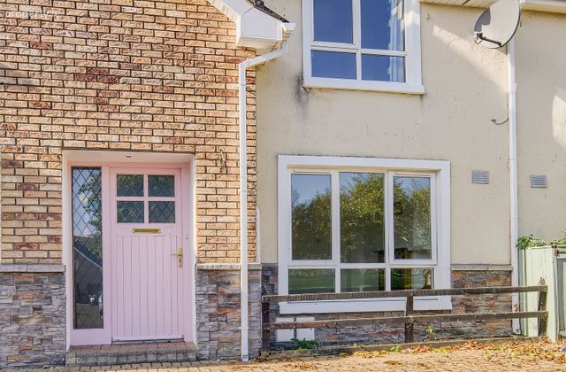 17 Forgehill Green, Stamullen, Co. Meath - Click to view photos