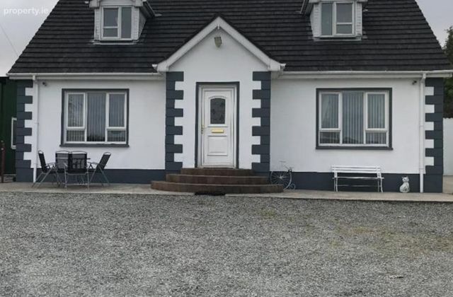 Cashelcraw, Carndonagh, Co. Donegal - Click to view photos