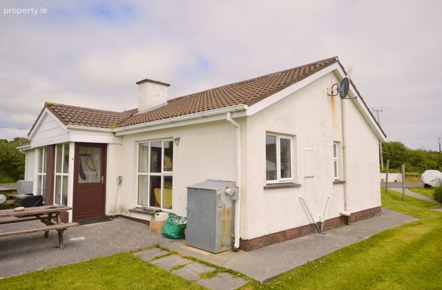 4 Glenlee Cottages, Killybegs, Co. Donegal - Click to view photos