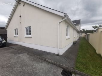 Apartment 5, Shannon Court, Banagher, Co. Offaly - Image 4