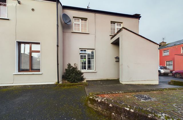12 Ormonde Crescent, Carrick-on-Suir, Co. Tipperary - Click to view photos