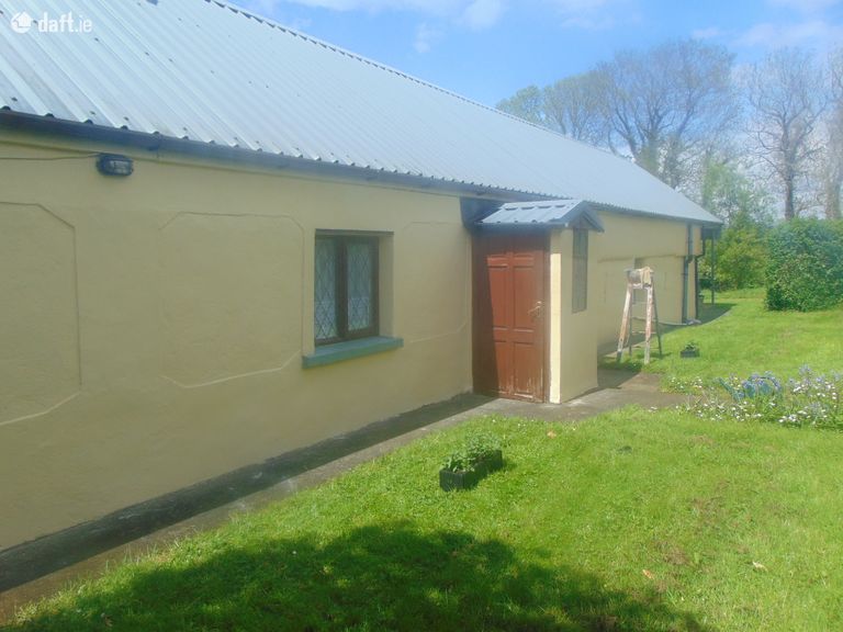 Dart Cottage, Ballytrasna, Killarney, Co. Kerry - Click to view photos