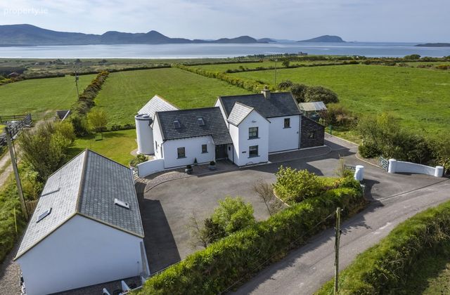 Reenroe, Emlaghmore East, Ballinskelligs, Co. Kerry - Click to view photos