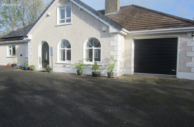 Bracklin Road, Edgeworthstown, Co. Longford - Click to view photos