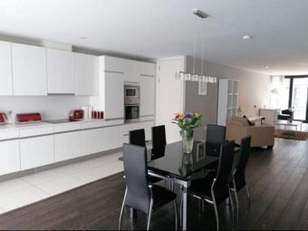 Apartment share at Apartment 27, Block 3, Grand Canal Square Residenc, Grand Canal Dock, Dublin 2, South Dublin City