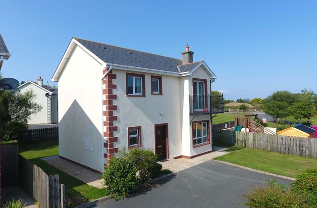 36 Seacliff, Dunmore East, Co. Waterford - Click to view photos