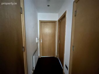 Apartment 13, Oak House, Dublin 18 - Image 4