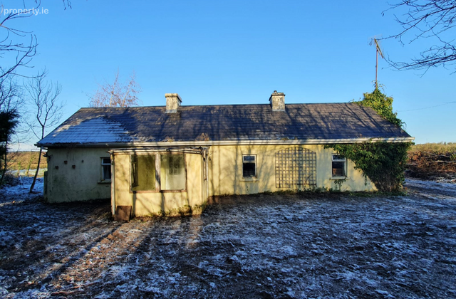 Darby Cottage, Ballyculleen, Carrick-on-Shannon, Co. Roscommon - Click to view photos