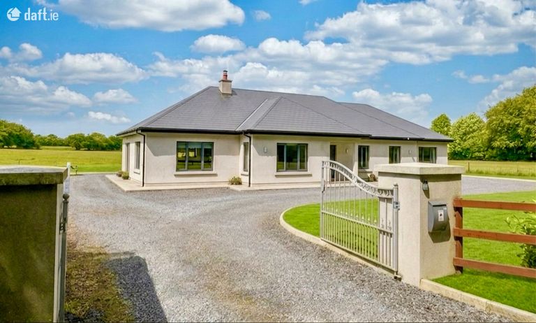 Yellowbog Common, Kilcullen, Co. Kildare - Click to view photos