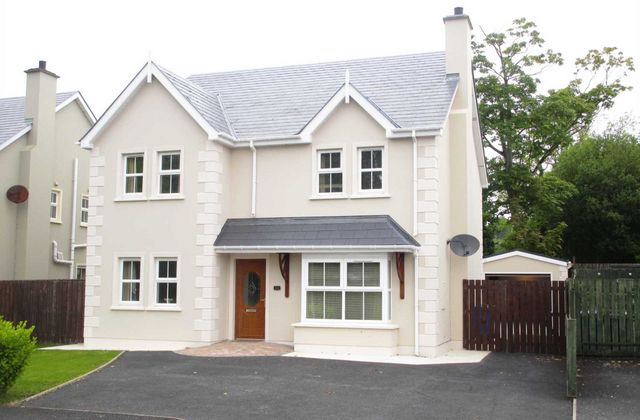 11 New Park Gardens, Moville, Co. Donegal - Click to view photos