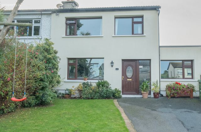 32 Woodside, Rathnew, Co. Wicklow - Click to view photos