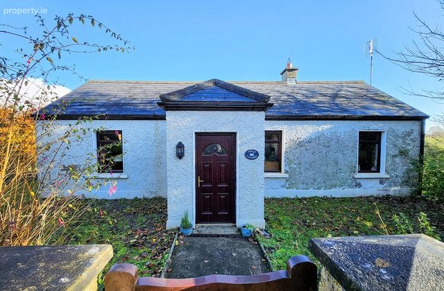 Swan Cottage, Cornahavoley, Ballinafad, Castlebar, Co. Mayo - Click to view photos