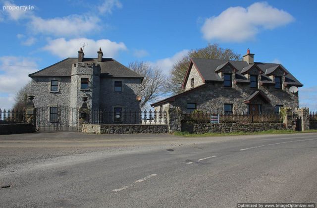 Castle House, Bawnmore, Cashel, Co. Tipperary - Click to view photos