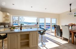 KITCHEN DININGROOM WITH SUPERB SEA VIEWS. 