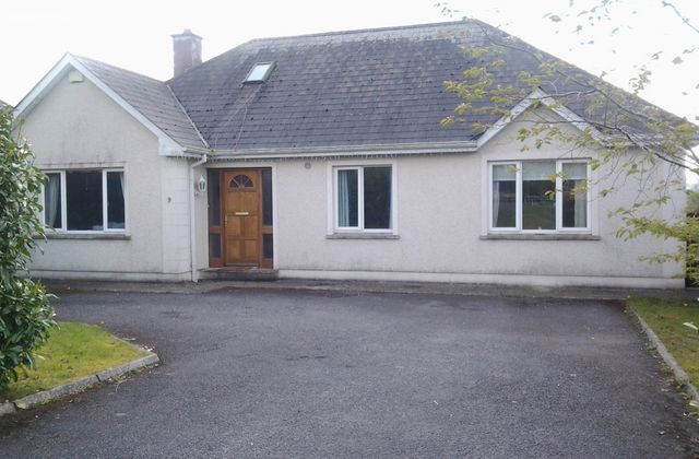 9 Beechwood Park, Tinahely, Co. Wicklow - Click to view photos