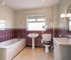 Ground Floor Ensuite. 