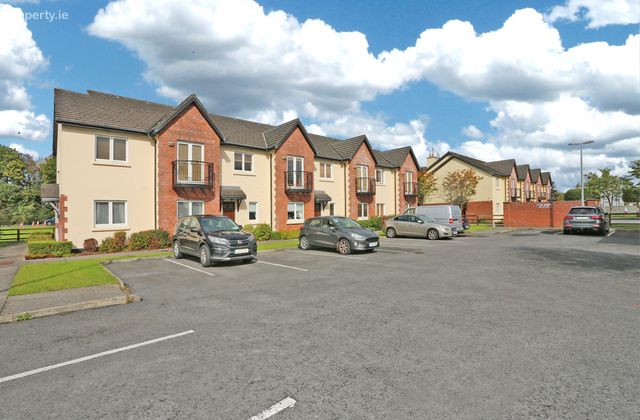 21 Ard Caoin Court, Shannon, Co. Clare - Click to view photos