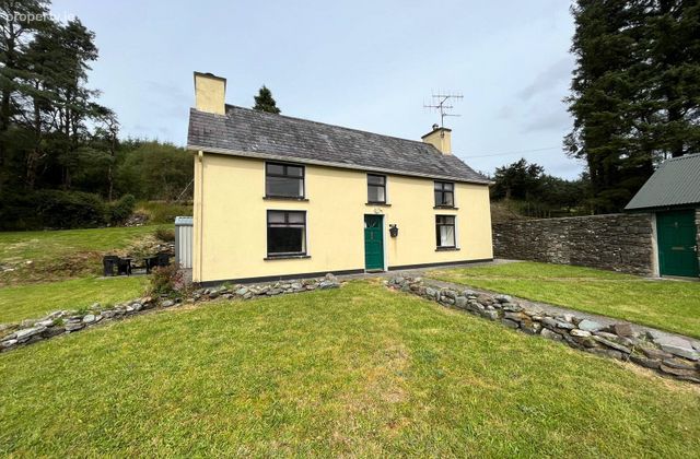 'coopers Cottage', Comeenavrick, Clonkeen, Killarney, Co. Kerry - Click to view photos