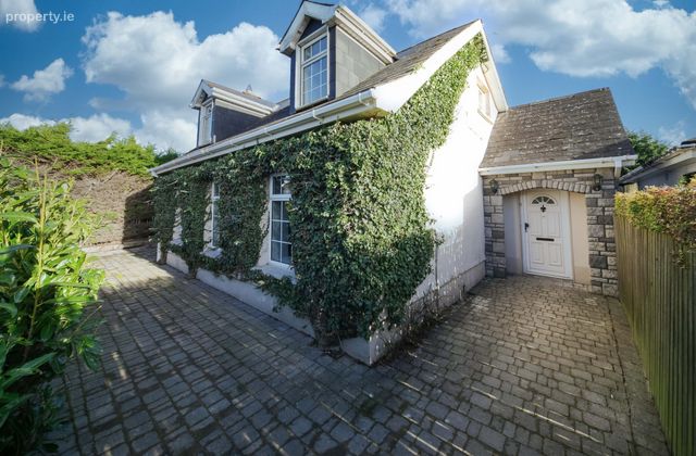 Ivy Cottage, Borris Road, Portlaoise, Co. Laois - Click to view photos