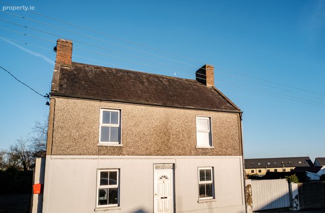 Ennis Road, Newmarket on Fergus, Co. Clare - Click to view photos