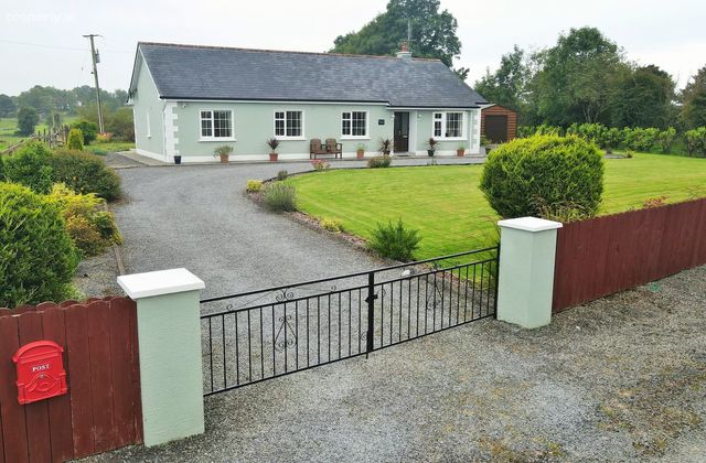 Whitemist Cottage, Carnagruckane, Lisacul, Co. Roscommon - Click to view photos