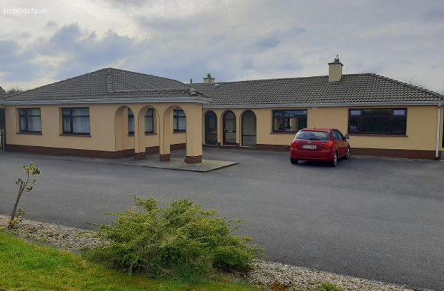 Bellacagher Lodge, Bellacagher, Ballintubber, Co. Roscommon - Click to view photos
