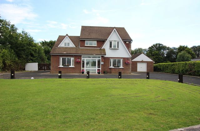 1 Parkroe Heights, Ardnacrusha, Co. Clare - Click to view photos