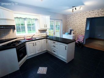 53 Saint Jude\'s Court, Lifford, Co. Donegal - Image 4
