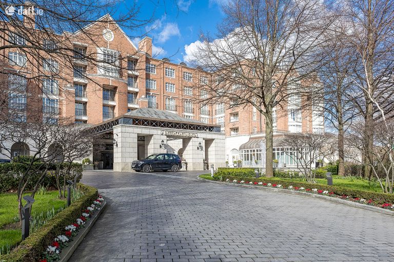 Residence 11, Intercontinental Hotel, Simmonscourt Road, Ballsbridge, Dublin 4 - Click to view photos