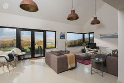 Tigh Thor - Contemporary home with hot tub!, Burnh, Dingle, Co. Kerry