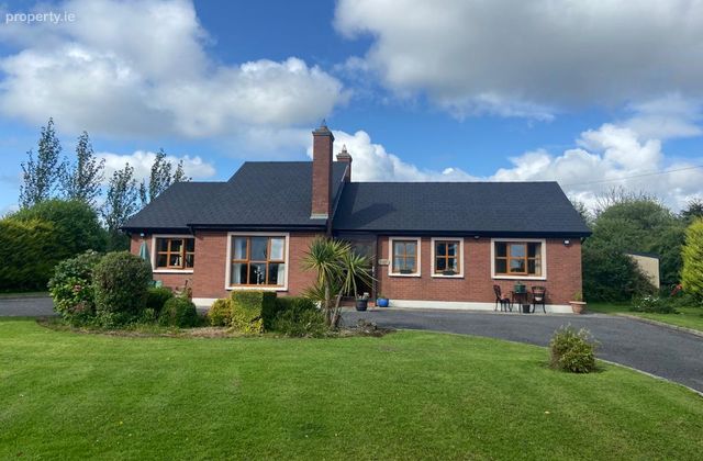 Sunset Lodge, Glann West, Charlestown, Co. Mayo - Click to view photos
