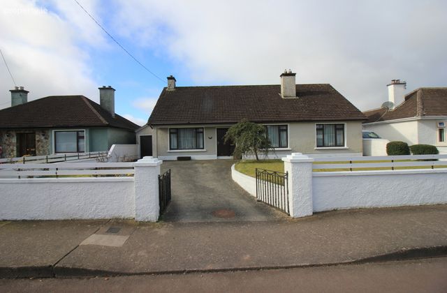 Ferville, Rossa Avenue, Bishopstown, Co. Cork - Click to view photos