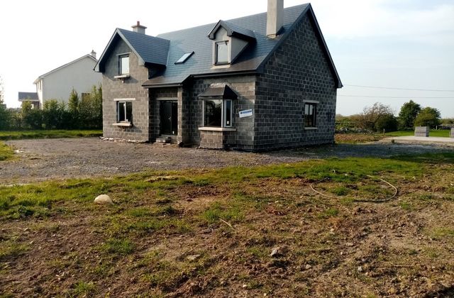 Mossfort, Belclare, Tuam, Co. Galway - Click to view photos