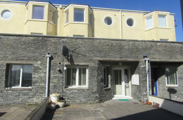 9c Spanish Cove Holiday Apartments, East End, Kilkee, Co. Clare - Click to view photos
