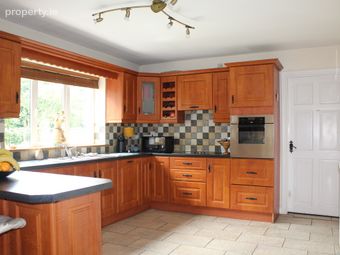 2 Parkers Hill, Walsh Island, Co. Offaly - Image 2