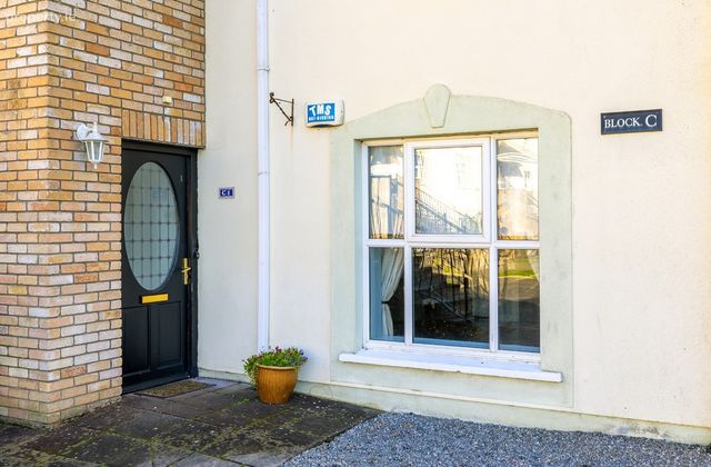 1c Clonmullen Hall, Edenderry, Co. Offaly - Click to view photos