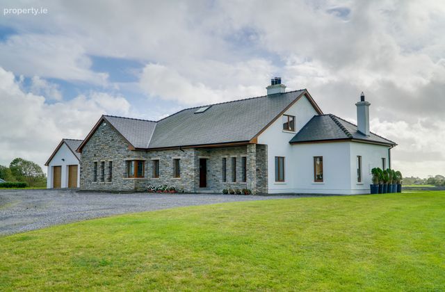 Tobercrossaun, Headford, Co. Galway - Click to view photos