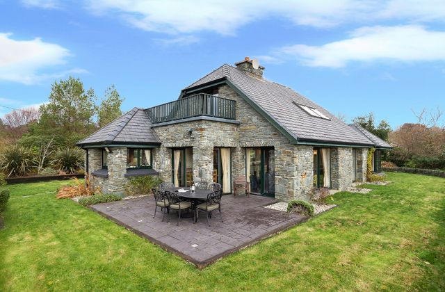 Oysterbed Road, Sneem, Co. Kerry - Click to view photos
