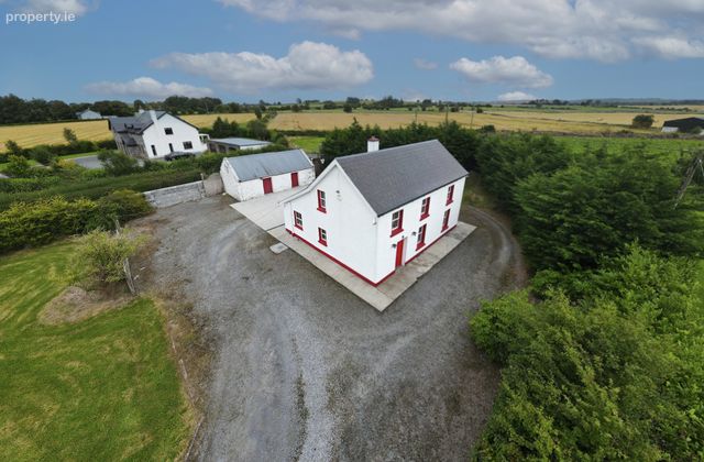 Bailys Lodge, Lissacarrow, Fuerty, Co. Roscommon - Click to view photos