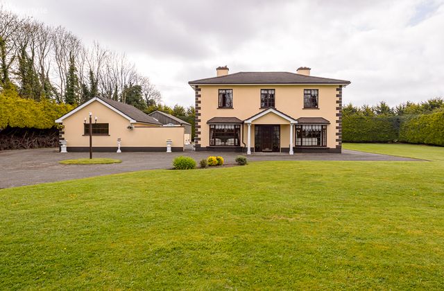 Chapel Land, Athboy, Co. Meath - Click to view photos