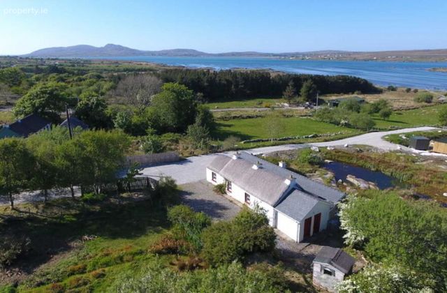 Traighenna Bay Cottage, Dirlaught, Lettermacaward, Co. Donegal - Click to view photos